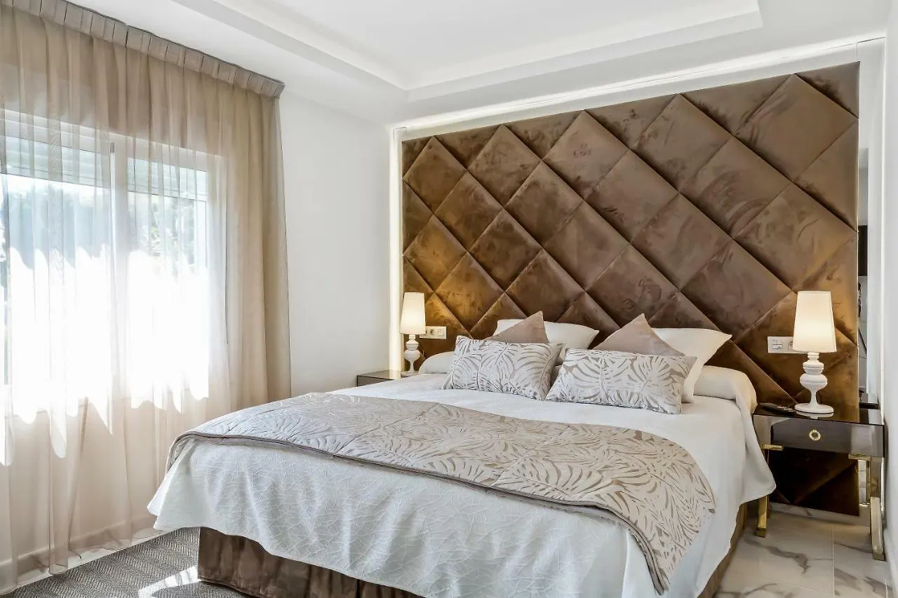 Luxury Villa Marbella With Nice Garden, Pool And Jacuzzi By Varenso Holidays