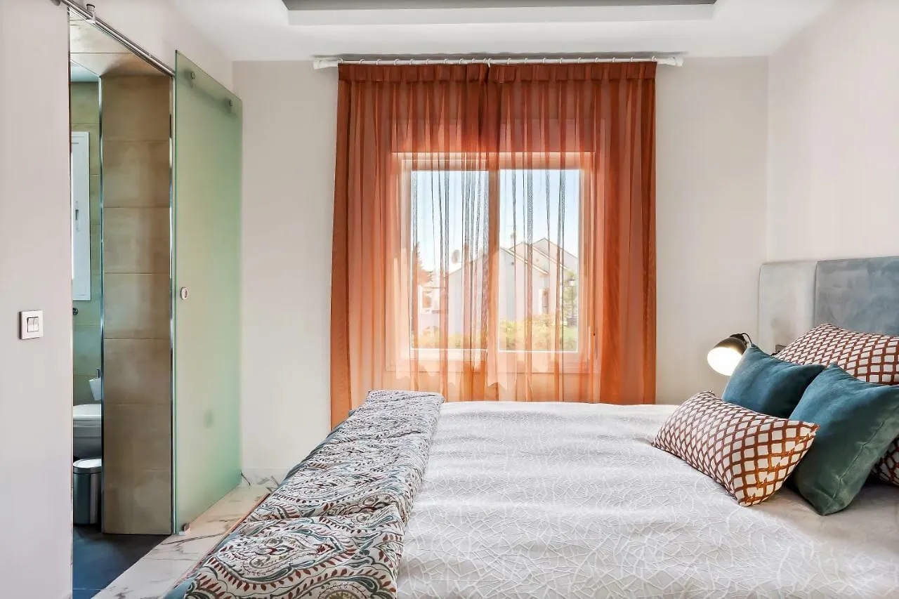 Luxury Villa Marbella With Nice Garden, Pool And Jacuzzi By Varenso Holidays Spain