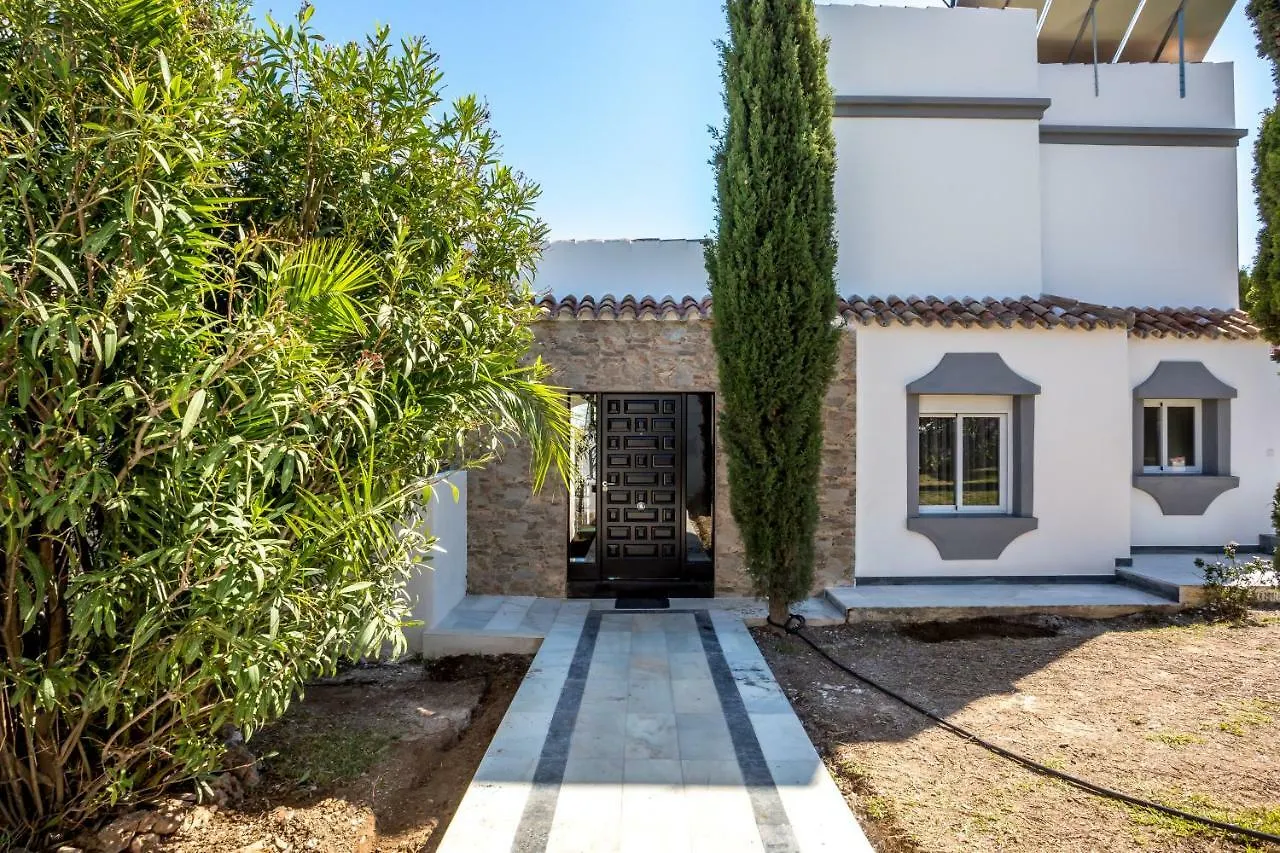 Luxury Villa Marbella With Nice Garden, Pool And Jacuzzi By Varenso Holidays